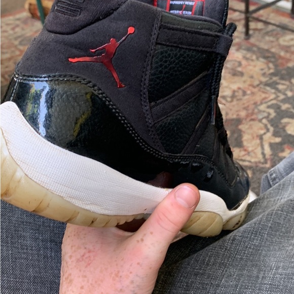 Air Jordan retro 11s - Picture 2 of 3